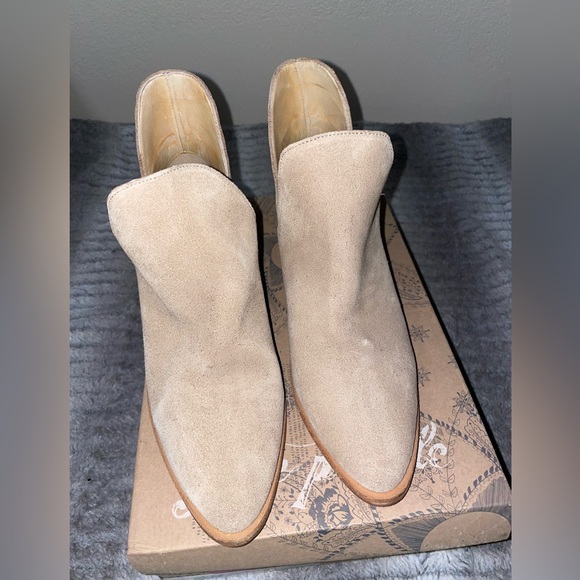 Free people tan suede double v boots. Great condition. - Picture 6 of 8